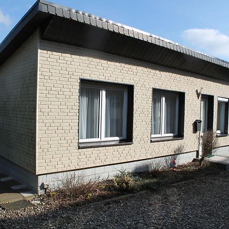 Spacious Bungalow Near Sea In Grundshagen Bagian luar foto