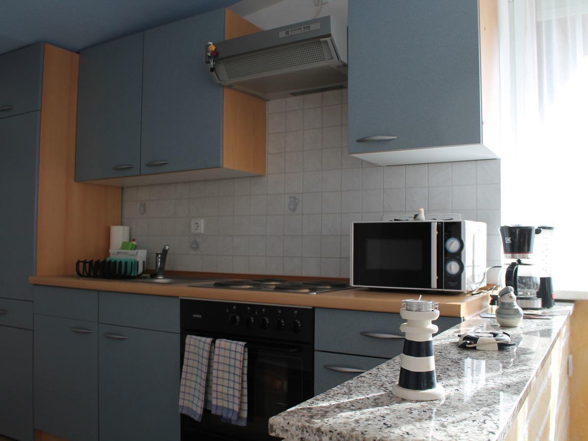 Spacious Bungalow Near Sea In Grundshagen Bagian luar foto