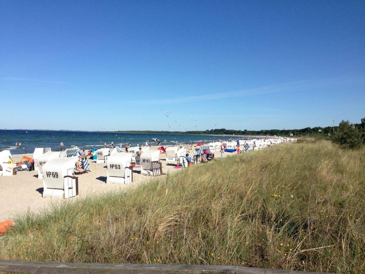 Spacious Bungalow Near Sea In Grundshagen Bagian luar foto